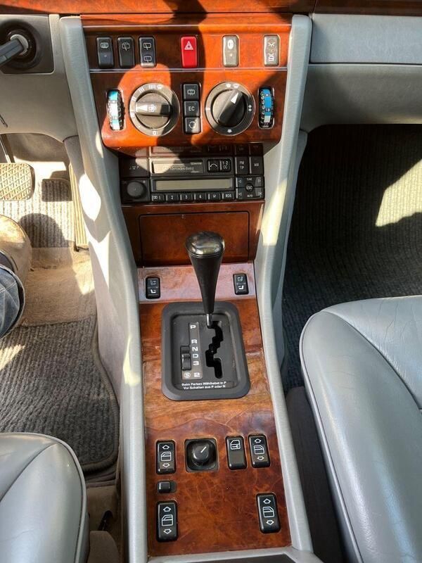 Blau Gebraucht 1995 Mercedes E280 Kombi | 19.000 € - Bild 1/4