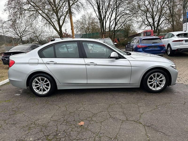 Gebraucht BMW 318 136 PS (100 kW) 2015 Silber Limousine