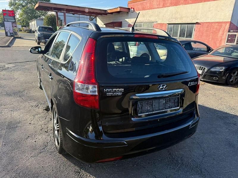 Gebraucht Hyundai i30 Edition 109 PS (80 kW) 2012 Schwarz Kombi