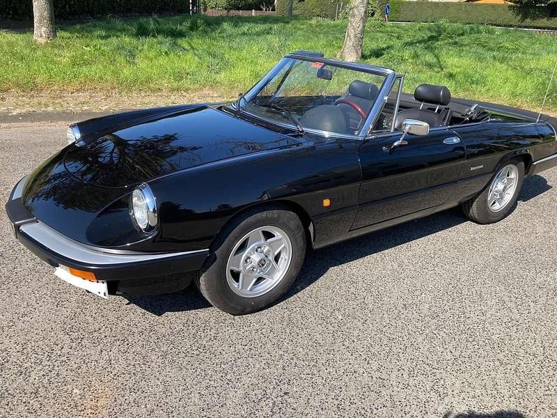 Schwarz Gebraucht 1988 Alfa Romeo Spider Cabrio | 21.250 € - Bild 1/4