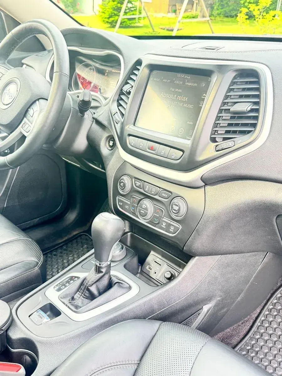 Gebraucht Jeep Cherokee Night Eagle 200 PS (147 kW) 2017 Weiß SUV