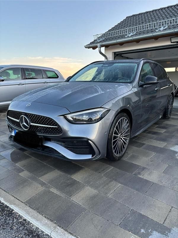 Grau Gebraucht 2022 Mercedes C220 AMG Kombi | 38.200 € (Fairer Preis) - Bild 1/4