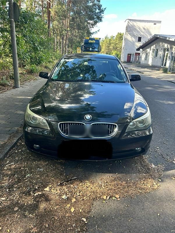 Schwarz Gebraucht 2005 BMW 523 Basis Limousine | 5.500 € - Bild 1/4