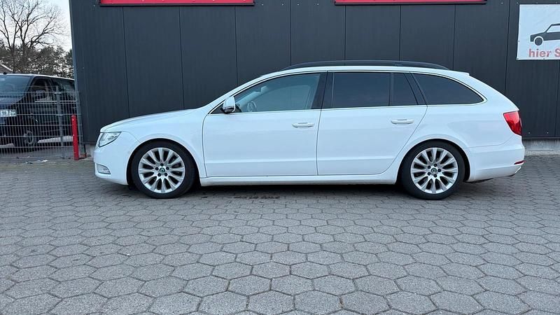 Gebraucht Skoda Superb 140 PS (102 kW) 2013 Weiß Kombi