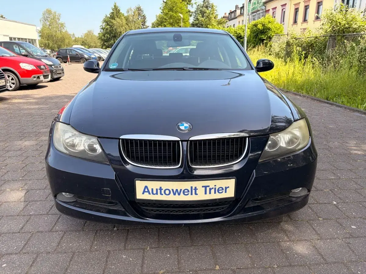 Gebraucht BMW 318 122 PS (89 kW) 2009 Blau Limousine