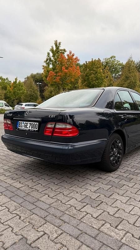 Gebraucht 2001 Mercedes E270 Limousine | 5.100 € (Fairer Preis) - Bild 1/4