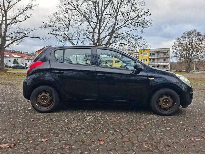 Gebraucht Hyundai i20 Classic 77 PS (56 kW) 2011 Schwarz Kleinwagen