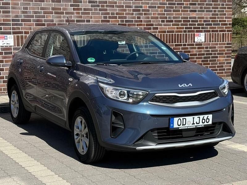 Usado Kia Stonic 101 HP (74 kW) 2023 Cinzento SUV