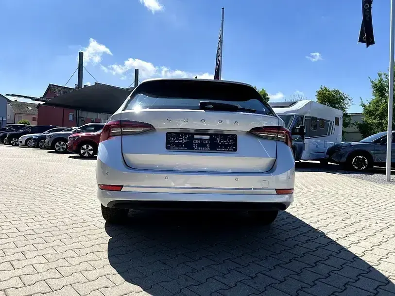 Gebraucht Skoda Octavia Ambition 150 PS (110 kW) 2022 Brilliant silber (metallic) Kombi