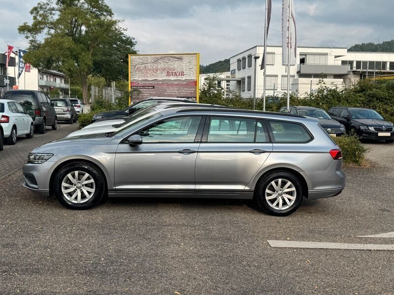 Silber Gebraucht 2023 VW Passat Conceptline Kombi | 21.890 € (Guter Preis) - Bild 1/4
