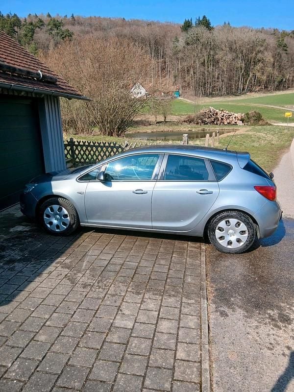 Gebraucht Opel Astra 100 PS (73 kW) 2011 Silber Limousine