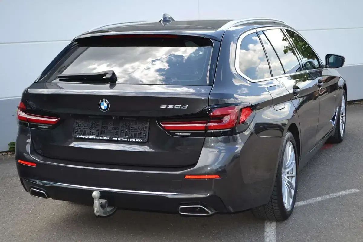 Gebraucht BMW 530 Luxury Line 286 PS (210 kW) 2023 Sophistograu brillanteffekt Kombi