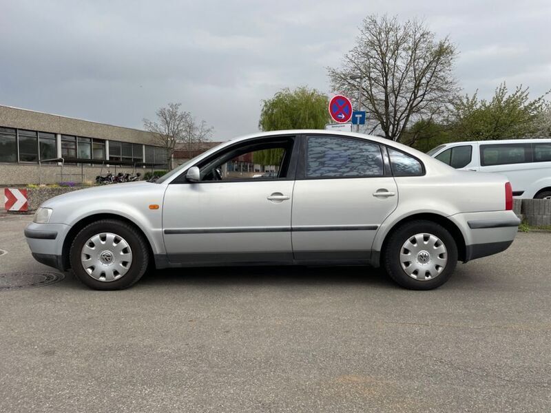 Gebraucht VW Passat Basis 150 PS (110 kW) 1997 Silber metallic Limousine