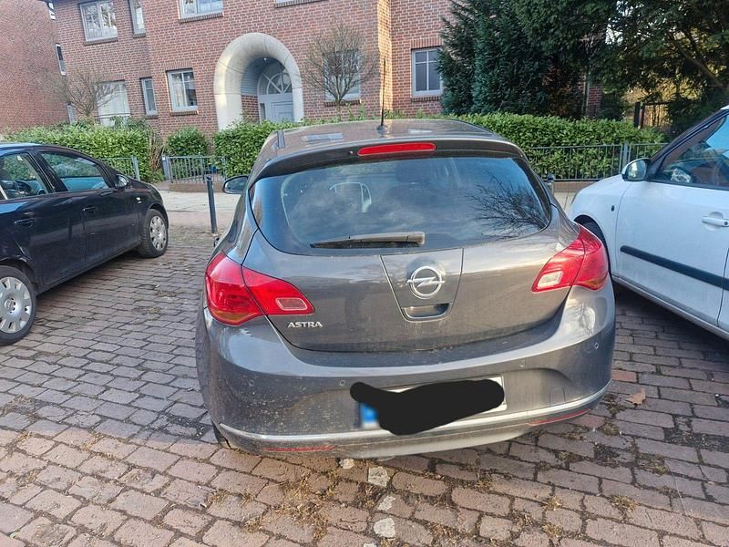 Gebraucht Opel Astra Edition 120 PS (88 kW) 2013 Grau Limousine
