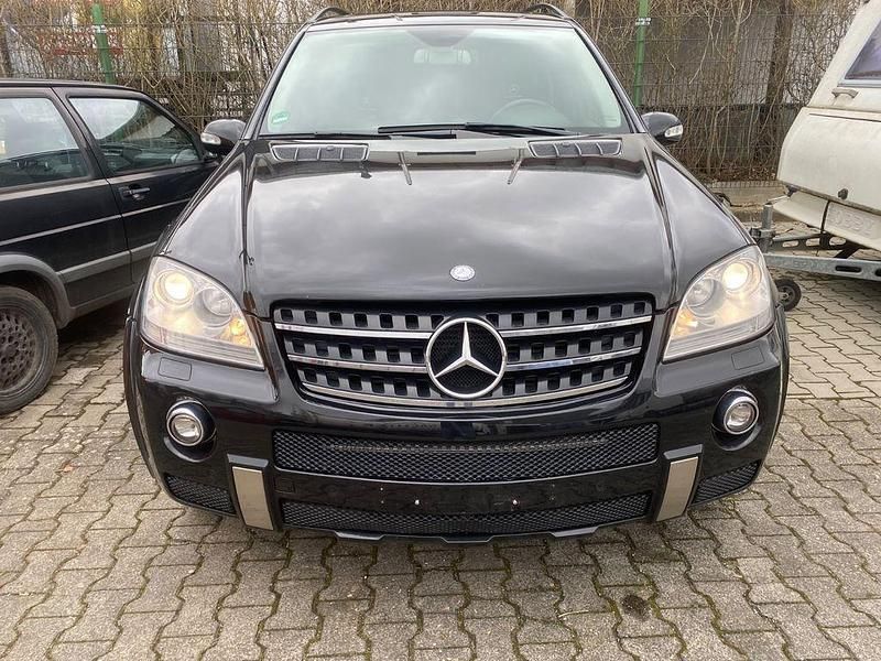 Schwarz Gebraucht 2008 Mercedes ML320 SUV | 10.999 € (Fairer Preis) - Bild 1/4