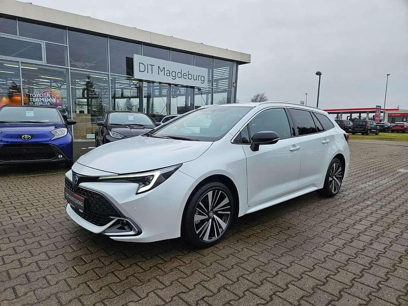 Neu Toyota Corolla 196 PS (144 kW) 2025 Platinum white pearl mc. Kombi
