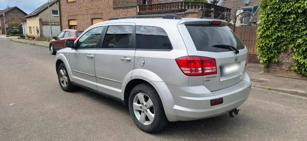 Gebraucht Dodge Journey 140 PS (102 kW) 2010 Silber SUV