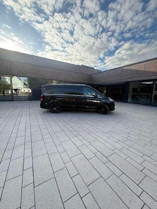 Schwarz Gebraucht 2019 Mercedes V300 Avantgarde Edition Van / Kleinbus | 55.000 € - Bild 1/4