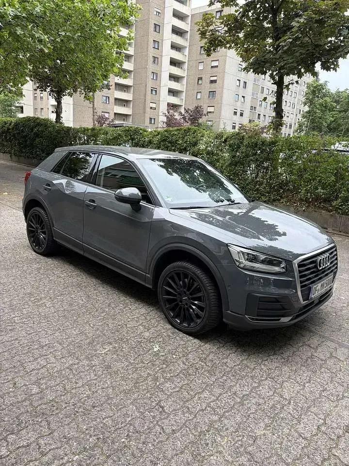Gebraucht Audi Q2 Basis 150 PS (110 kW) 2017 Grau SUV