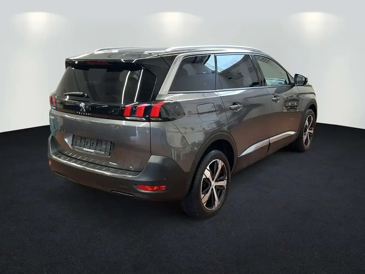 Gebraucht Peugeot 5008 Allure 131 PS (96 kW) 2023 Lackierung platiniumgrau/meta SUV