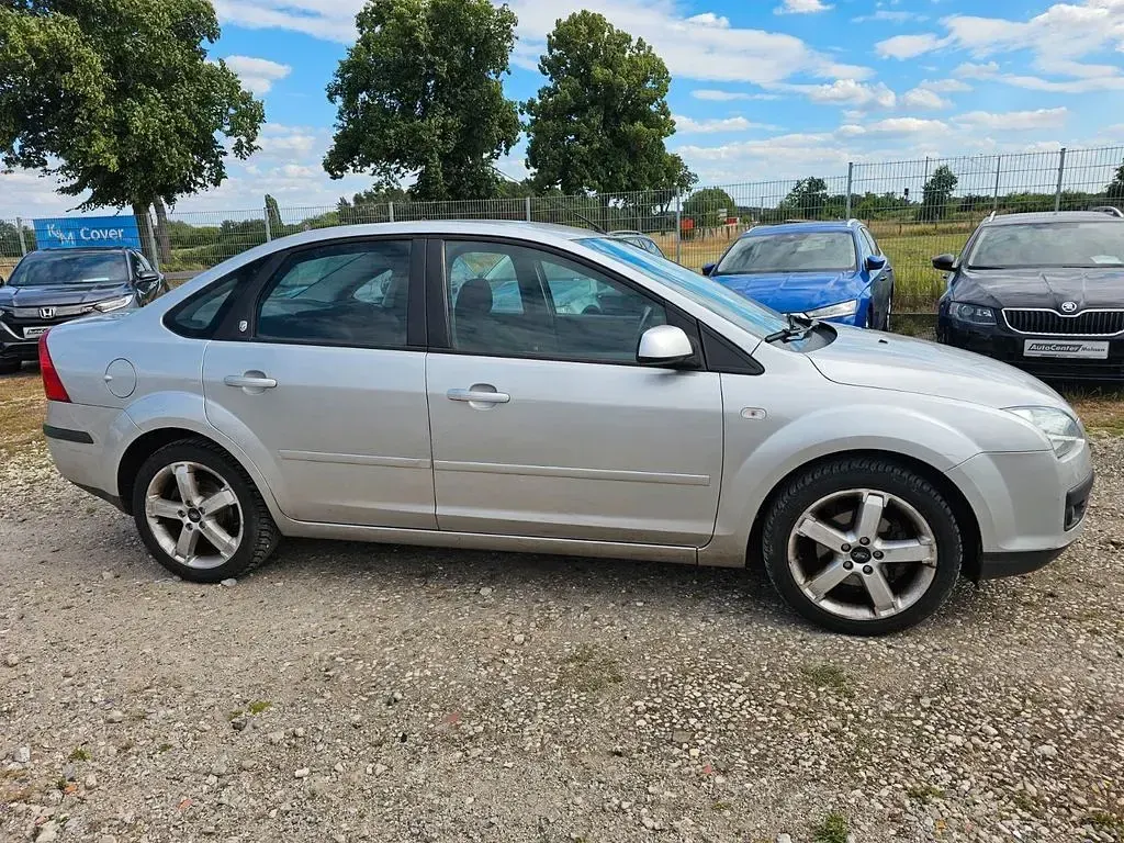 Gebraucht Ford Focus Ghia 101 PS (74 kW) 2006 Silber Limousine
