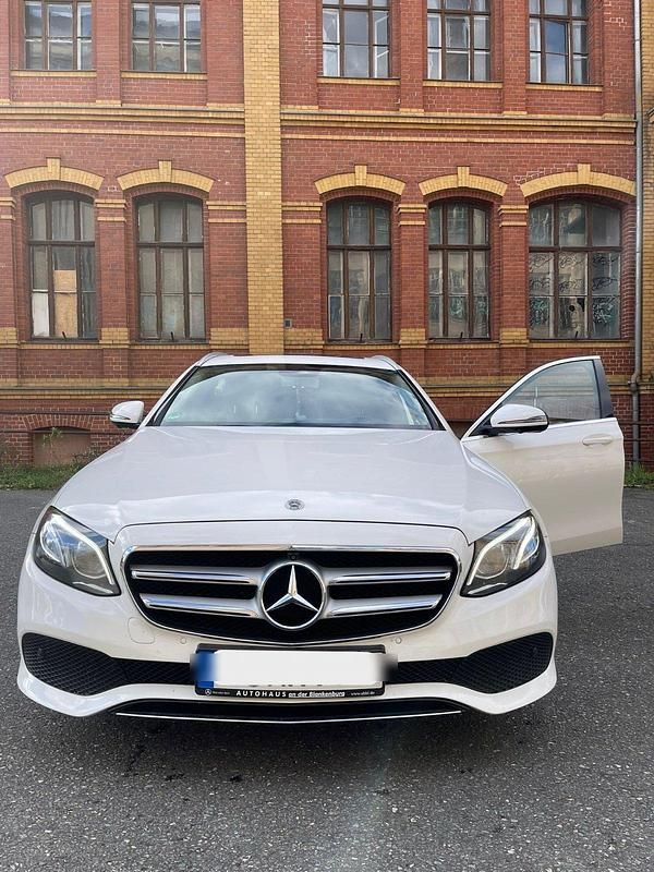 Weiß Gebraucht 2018 Mercedes E350 Kombi | 25.500 € (Superpreis) - Bild 1/4
