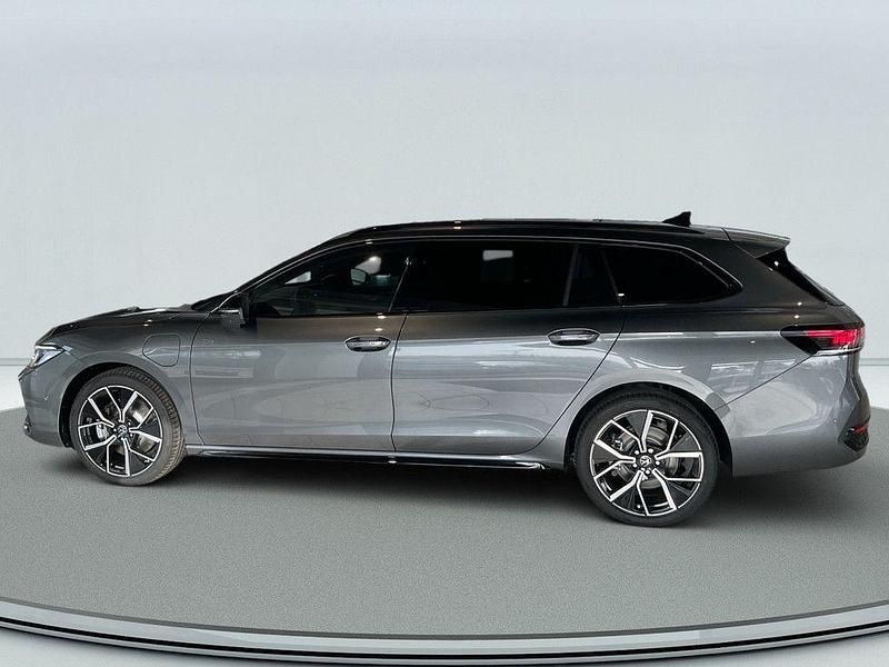 Neu VW Passat R-line 272 PS (200 kW) 2026 Grau Kombi