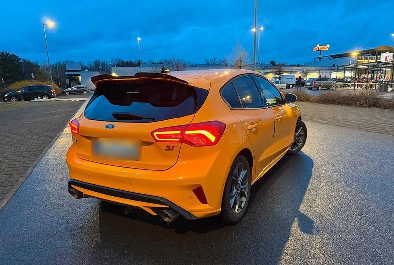 Gebraucht Ford Focus ST 280 PS (205 kW) 2022 Orange Limousine