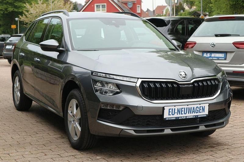 Graphitegrau metallic Neu 2025 Skoda Kamiq Selection SUV | 24.900 € (Fairer Preis) - Bild 1/4