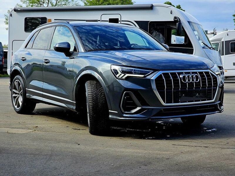 Grau Gebraucht 2023 Audi Q3 S-Line SUV | 44.949 € (Teuer) - Bild 1/4