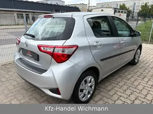 Gebraucht Toyota Yaris Comfort 69 PS (50 kW) 2017 Silber Kleinwagen