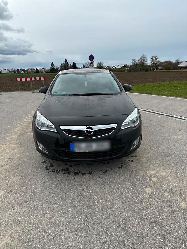Schwarz Gebraucht 2011 Opel Astra Limousine | 3.200 € (Guter Preis) - Bild 1/4