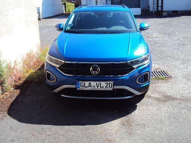 Blau Gebraucht 2024 VW T-Roc Life SUV | 27.950 € (Superpreis) - Bild 1/4