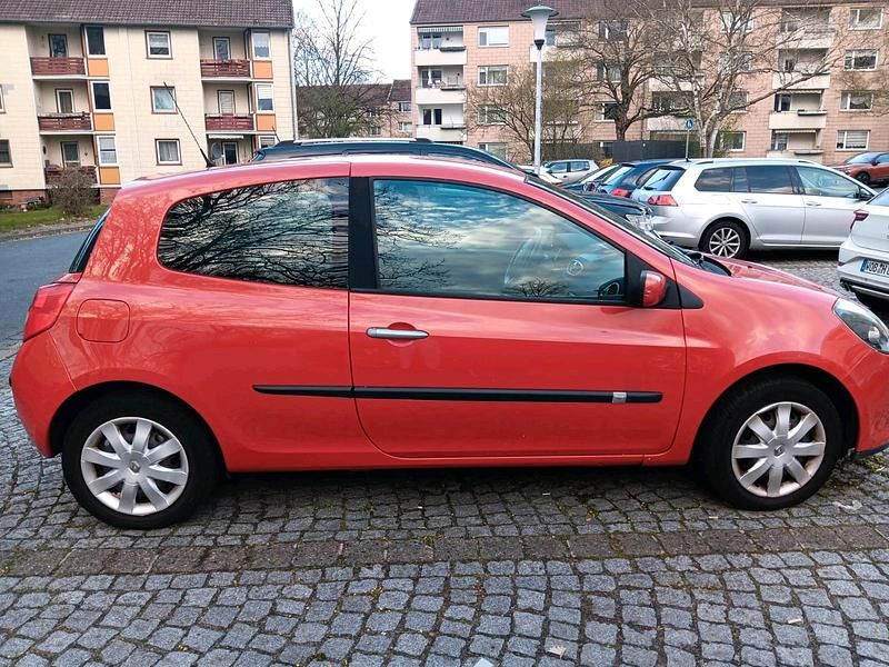 Gebraucht Renault Clio II 88 PS (64 kW) 2006 Rot Kleinwagen