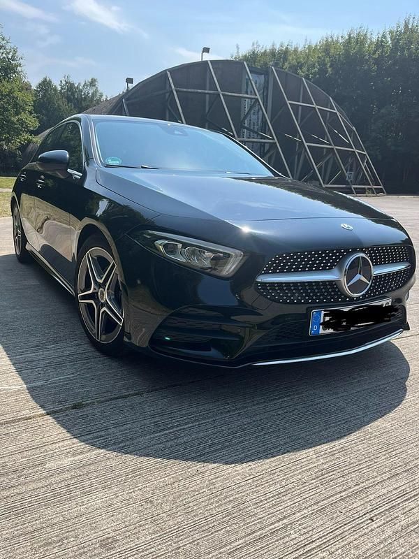 Schwarz Gebraucht 2019 Mercedes A180 Business Kleinwagen | 22.800 € (Fairer Preis) - Bild 1/4