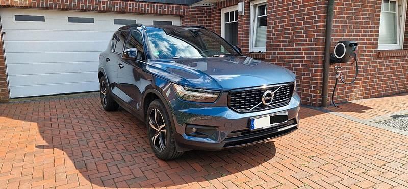 Blau Gebraucht 2022 Volvo XC40 R-Design SUV | 33.000 € (Fairer Preis) - Bild 1/4