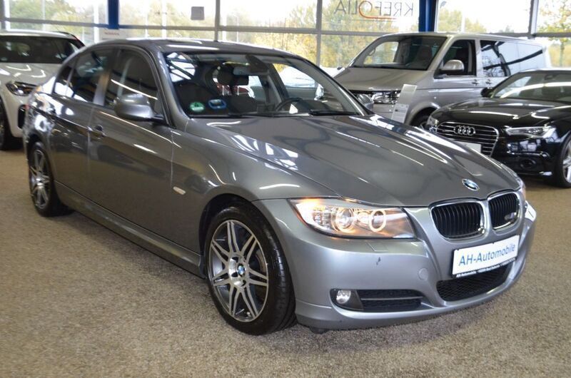Grau Gebraucht 2012 BMW 318 Comfort Edition Limousine | 10.880 € (Fairer Preis) - Bild 1/4