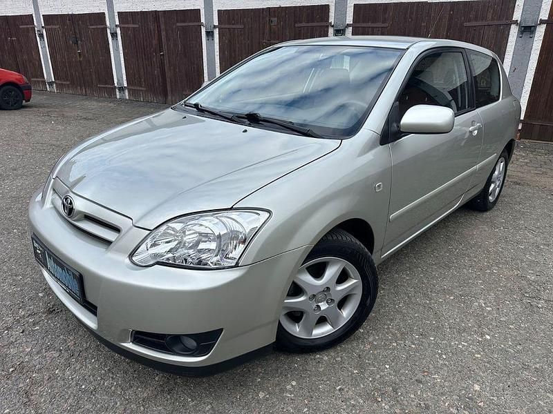 Używany Toyota Corolla Edition 97 KM (71 kW) 2006 Srebrny Sedan/Limuzyna