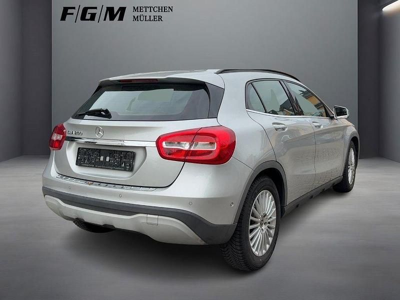 Gebraucht Mercedes GLA200 Style 156 PS (114 kW) 2017 Silber SUV