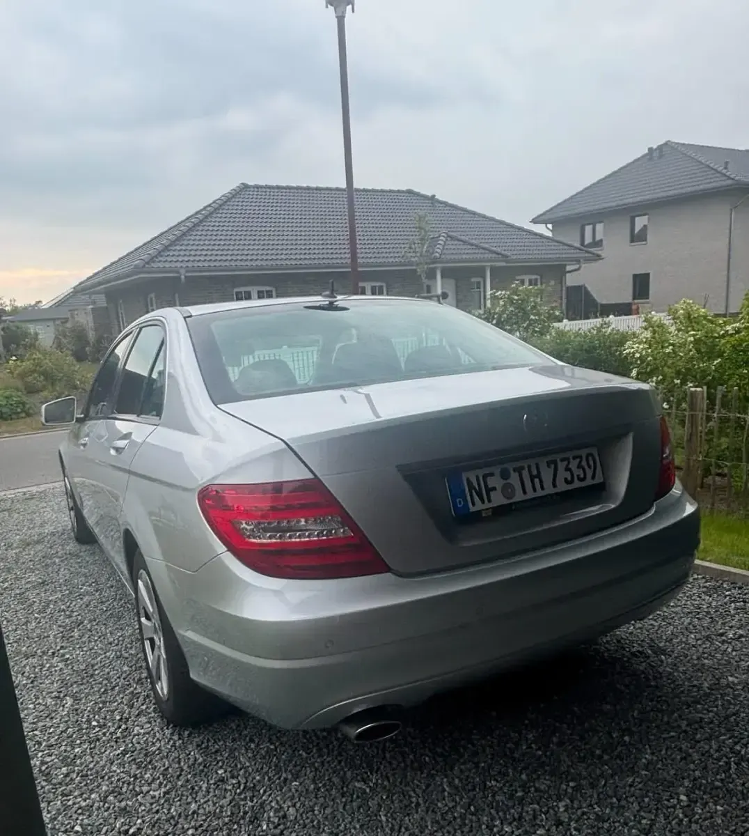 Gebraucht Mercedes 220 170 PS (125 kW) 2014 Silber Limousine