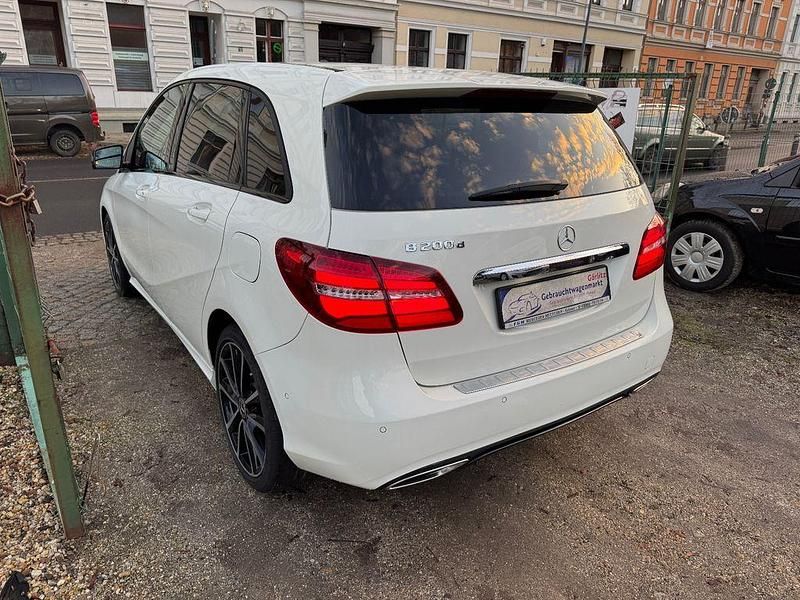 Gebraucht Mercedes B200 AMG Edition 1 136 PS (100 kW) 2017 Weiß Kleinwagen