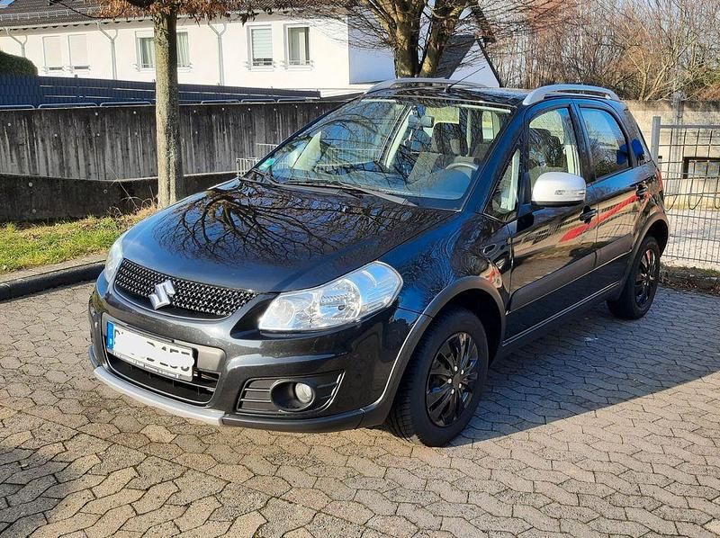 Schwarz Gebraucht 2013 Suzuki SX4 Style SUV | 7.500 € (Guter Preis) - Bild 1/4