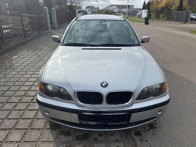 Grau Gebraucht 2004 BMW 318 Limousine | 900 € (Superpreis) - Bild 1/4