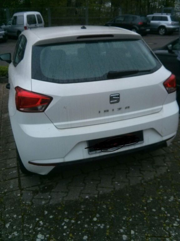 Weiß Gebraucht 2018 Seat Ibiza Reference Limousine | 9.800 € (Fairer Preis) - Bild 1/2