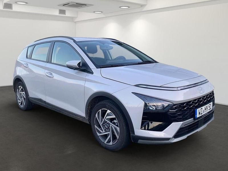 Gebraucht Hyundai Bayon Trend 101 PS (74 kW) 2024 Purple (lumen grey / mic) SUV