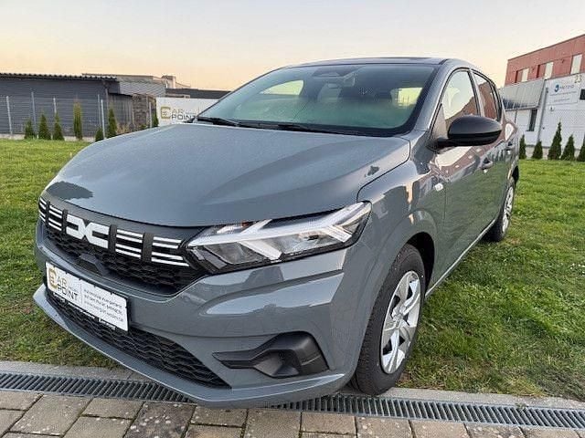 Grau Neu 2026 Dacia Sandero Essentiel Limousine | 15.489 € - Bild 1/4