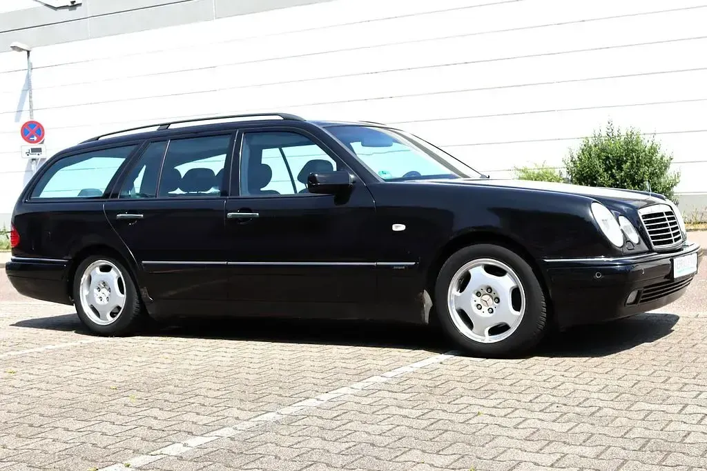 Gebraucht Mercedes E320 Avantgarde 224 PS (164 kW) 1998 Schwarz Kombi