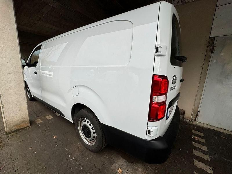 Gebraucht Toyota Proace 144 PS (105 kW) 2023 Weiß Van / Kleinbus