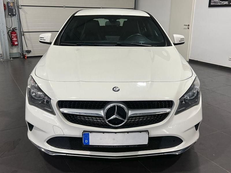 Gebraucht Mercedes CLA200 Shooting Brake 156 PS (114 kW) 2017 Weiß Kombi
