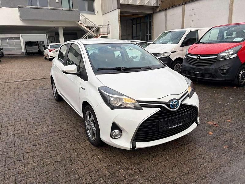 Gebraucht Toyota Yaris Hybrid Edition-S 75 PS (55 kW) 2017 Weiß Kleinwagen